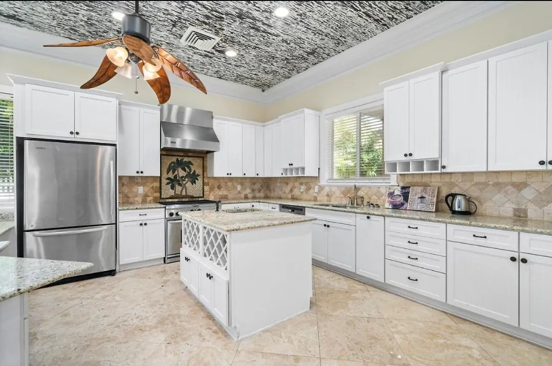 Villa Danya - 5 Bd On The Ocean With Pool. Nassau 0*,  Bahamas
