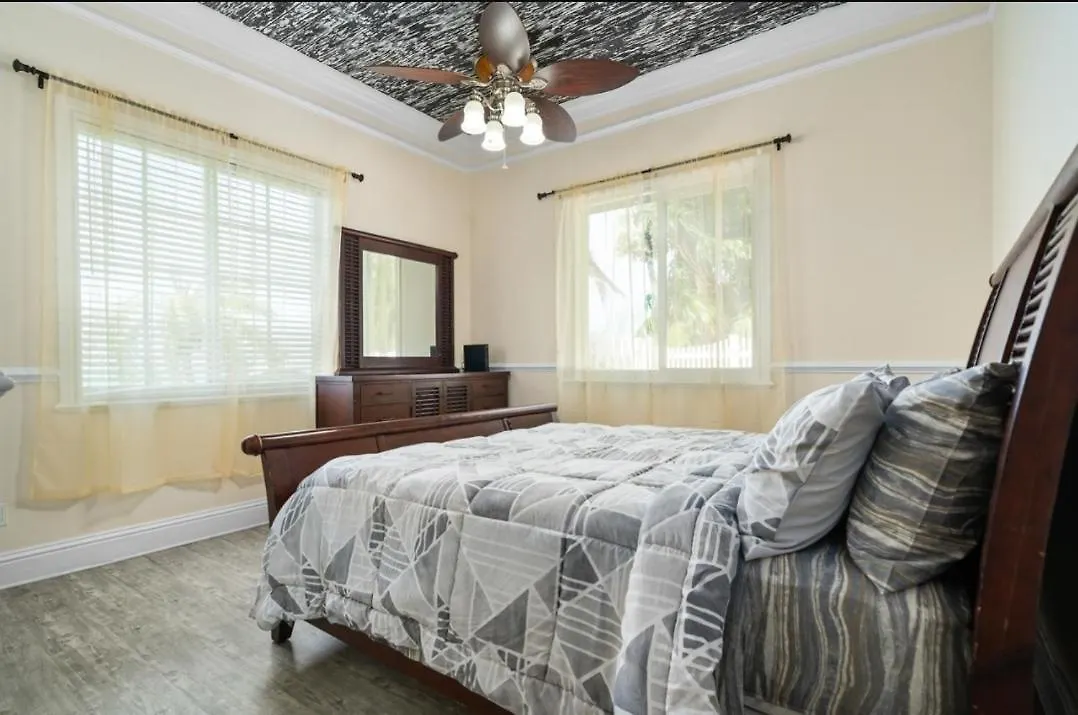 Villa Danya - 5 Bd On The Ocean With Pool. Nassau Bahamas